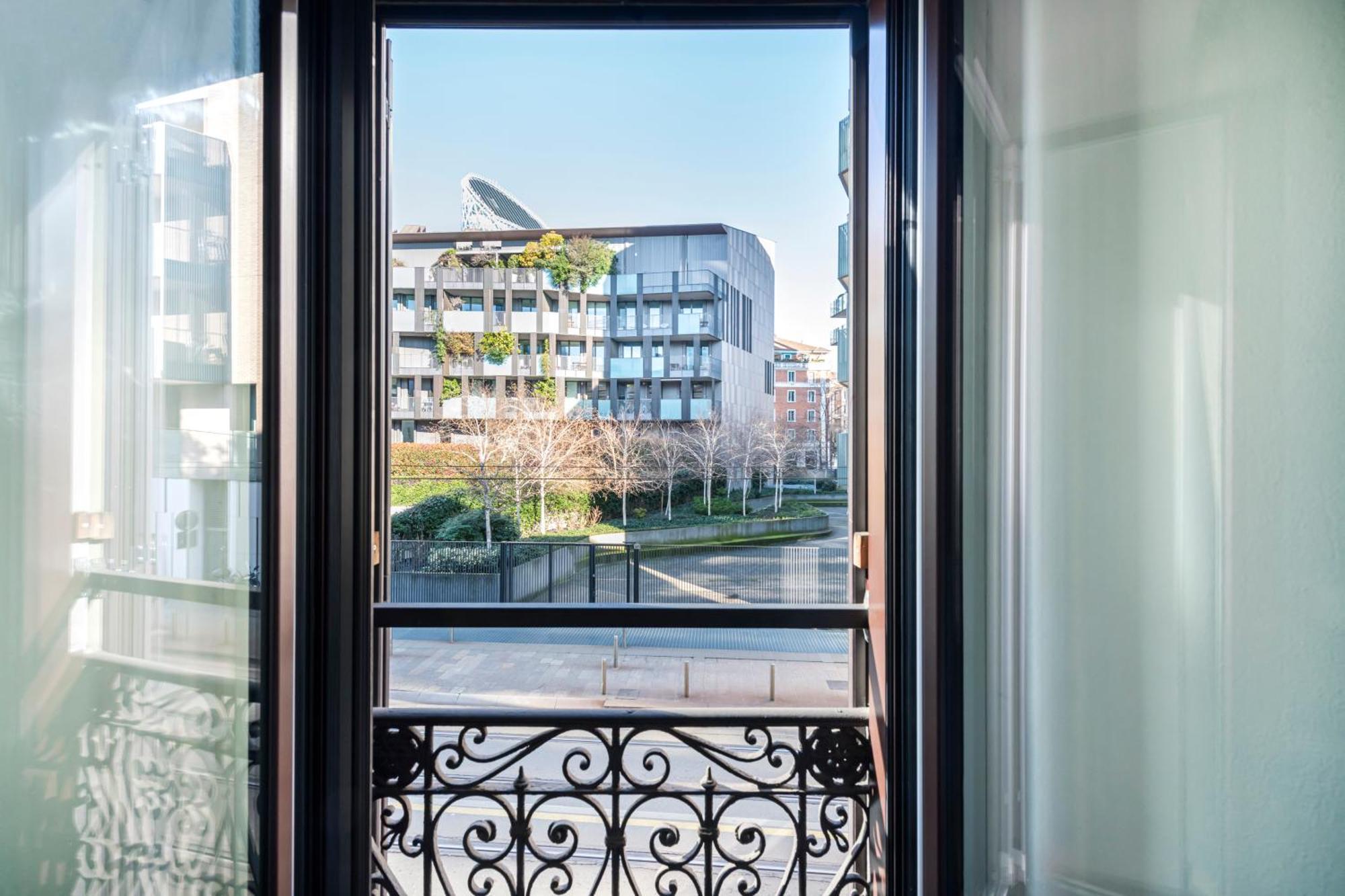 Easylife - Spacious Apartment On The First Floor In The Gae Aulenti Area Милан Экстерьер фото